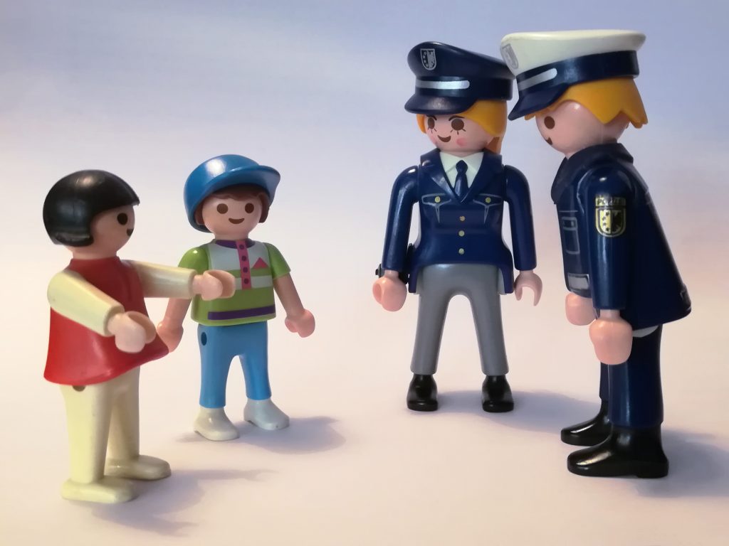 Playmobil Kinder und Polizist*innen_KIRAS-PJ EinSatz